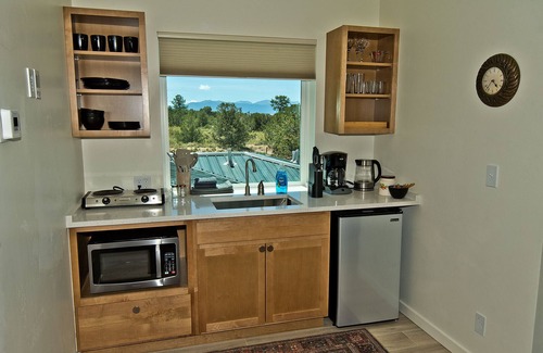 Crestone Apartment | Unforgettable Stay at Challenger Views with Spa and Hot Tub