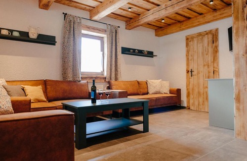 Zuberec Ski Chalet | Challet Tonka: Guest Rated 9.9 with Pool and Spa Amenities