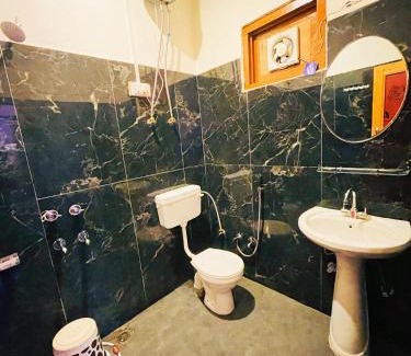 Kasol Hotel | Chalo Chhalal Hotel & Cafe