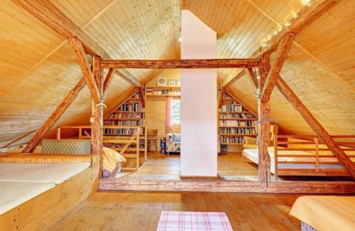 Mala Moravka House | Cozy Chaloupka Malá Morávka: Family and Pet-Friendly Stay