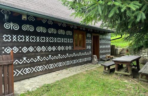 Cicmany Ski Chalet | Pet and Child Friendly Getaway at Chalupa Čičmany