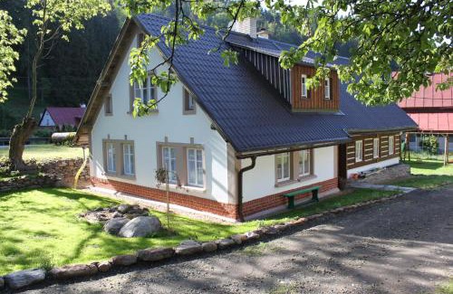 Cerny Dul Ski Chalet | Relax at Chalupa Čistá v Krkonoších - Family-Friendly Retreat