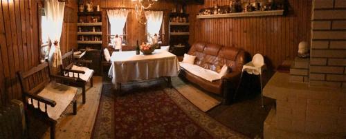 Uhorska Ves House | Unforgettable Stay at Chalupa Alzbeta: 10/10 Rated Retreat
