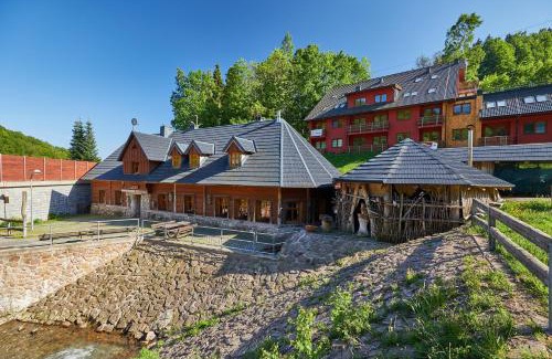 Zacler Ski Chalet | Pet-Friendly Chalupa Baba-jaga Žacléř with Pool Access