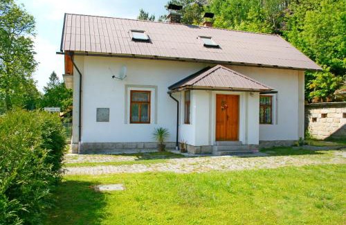 Branzez House | Pet-Friendly Retreat at Chalupa Branžež by Komárovský Rybník