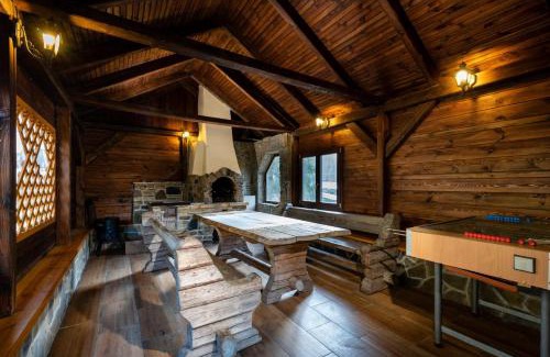 Spisske Hanusovce House | Comfortable Chalupa Josta with 4 Bedrooms and Skibus Access