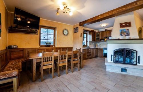 Spisske Hanusovce House | Comfortable Chalupa Josta with 4 Bedrooms and Skibus Access