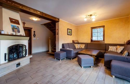 Spisske Hanusovce House | Comfortable Chalupa Josta with 4 Bedrooms and Skibus Access