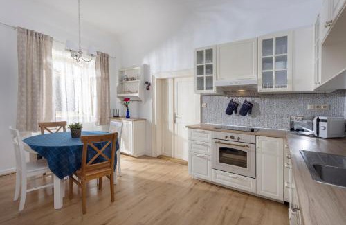Horka Apartment | Pet-Friendly Retreat at Chalupa Kolowrat - Rated 9/10