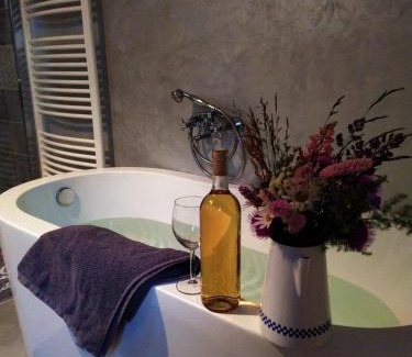 Kovarska House | Discover Chalupa Kovářská: Pet-Friendly Retreat with Hot Tub