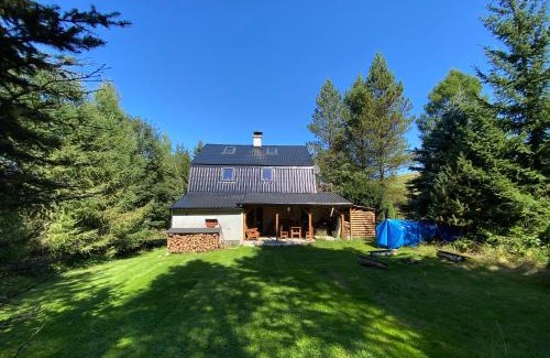 Kovarska House | Discover Chalupa Kovářská: Pet-Friendly Retreat with Hot Tub