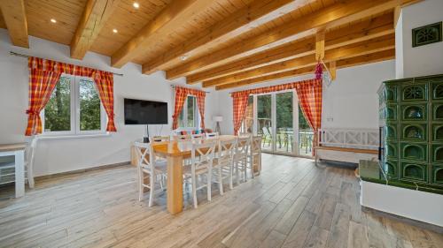 Zdonov House | Kid-Friendly Penzion Kristina with Hot Tub & Kitchen