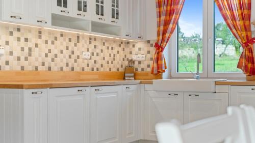 Zdonov House | Kid-Friendly Penzion Kristina with Hot Tub & Kitchen