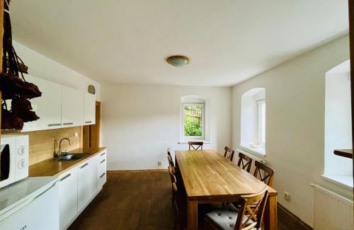 Kovarska House | Pet-Friendly Retreat at Chalupa Měděnecká - Rated 9.2/10