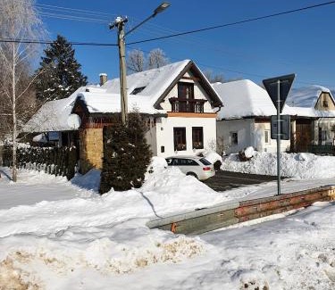 Liptovsky Trnovec House | Top-Rated Chalupa MATEJKO: Pet-Friendly with Spa & Hot Tub