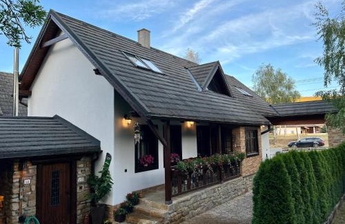 Liptovsky Trnovec House | Top-Rated Chalupa MATEJKO: Pet-Friendly with Spa & Hot Tub