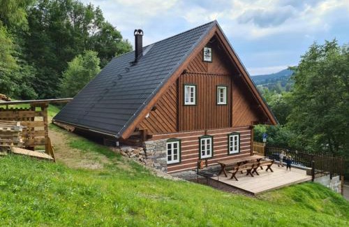 Horni Marsov Ski Chalet | Charming Chalupa MODŘÍN: Pet-Friendly Getaway with Spa