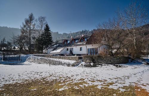 Zacler House | Experience Comfort at Chalupa na Bobru - Pet-Friendly Retreat