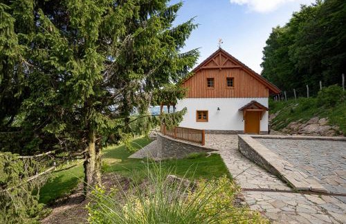 Vapenice Ski Chalet | Charming Chalets in Czech Republic: Pet-Friendly Retreats