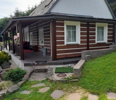 Chvalec Ski Chalet | Experience Chalupa pod sjezdovkou: 10/10 Guest Rated Retreat