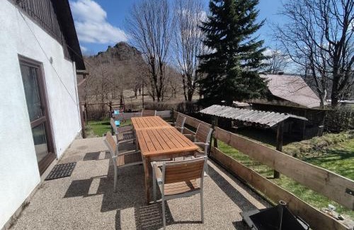 Jiretin pod Jedlovou House | Pet-Friendly Retreat at Chalupa Podhradí – Rated 9.1/10