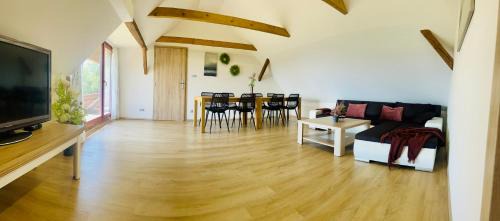 Zdikov Villa | Pet-Friendly Chalupa Račov with High Guest Ratings