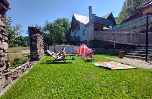 Velke Karlovice Ski Chalet | Relax at Chalupa U Šindelářů - Velké Karlovice Oasis