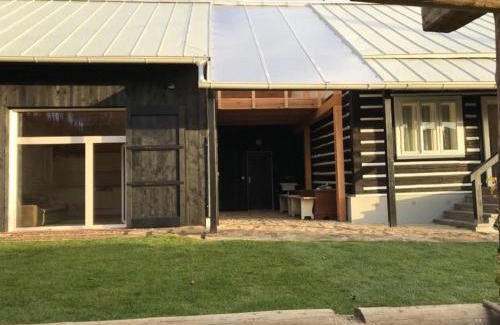 Legnava Cabin | Discover Chalupa U Dedka: Pet-Friendly Retreat with Breakfast