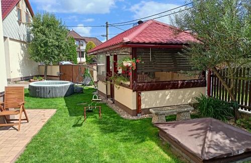 Pocitky House | Top-Rated Chalupa u Mikeše: Family-Friendly with Hot Tub