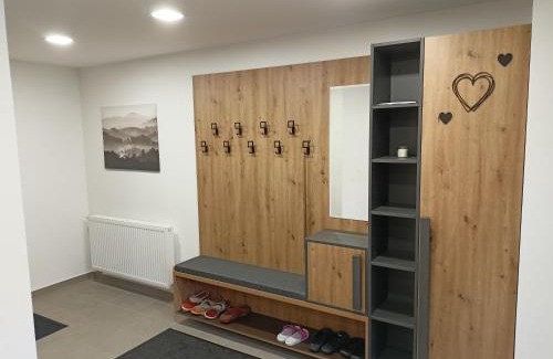 Pocitky House | Top-Rated Chalupa u Mikeše: Family-Friendly with Hot Tub