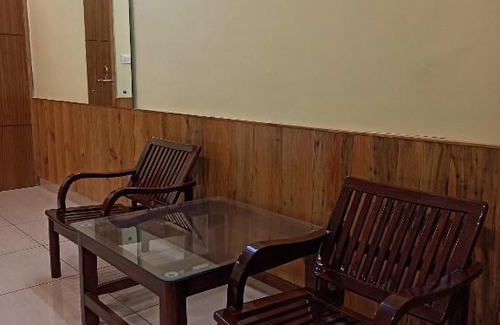 Shamshi Bed & Breakfast | Budget-Friendly Stay at Chaman Basera: Family Welcome