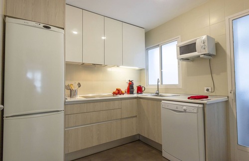 Prosperidad Apartment | Highly Rated Chamartin-Ciudad Ramos Carrion with Spa & Kitchen