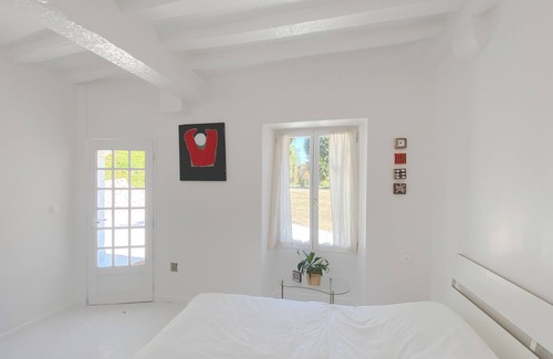 Amfreville-sous-les-Monts Bed & Breakfast | Unique Artist Retreat with Pool - Stay at Ward Hotel