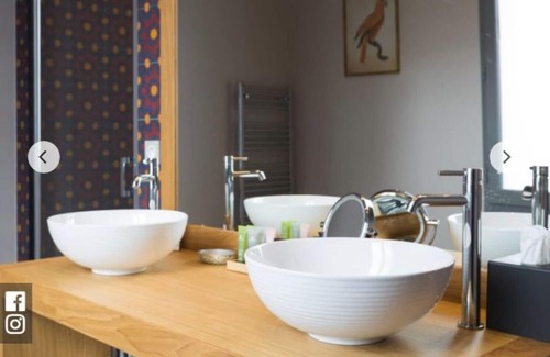 Casteljaloux Hotel | Discover Comfort at Chamber of Clos Castel with Breakfast