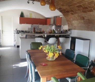 Saint-Martin-de-la-Brasque House | Chambre chez l'habitant avec piscine et cuisine d'été