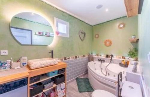 Saint-Saturnin-les-Avignon Bed & Breakfast | Cozy Double Room in Villa with Pool & Ocean View