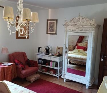 Saint-Saturnin-les-Avignon Bed & Breakfast | Elegant Chambre d’Hôte Lavande with Pet-Friendly Amenities