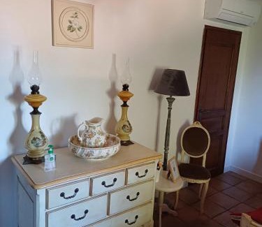 Saint-Saturnin-les-Avignon Bed & Breakfast | Elegant Chambre d’Hôte Lavande with Pet-Friendly Amenities