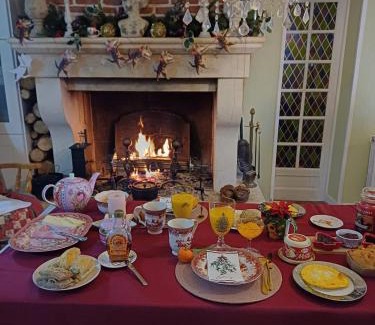 Saint-Saturnin-les-Avignon Bed & Breakfast | Elegant Chambre d’Hôte Lavande with Pet-Friendly Amenities
