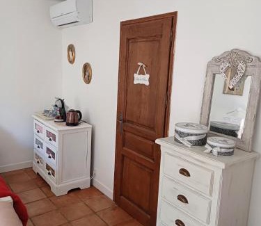 Saint-Saturnin-les-Avignon Bed & Breakfast | Discover Oceanfront Serenity at Suite Tournesol Retreat