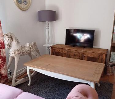 Saint-Saturnin-les-Avignon Bed & Breakfast | Discover Oceanfront Serenity at Suite Tournesol Retreat