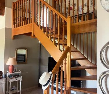 Combaillaux Bed & Breakfast | Chambre à l'étage , salle de bains au rez de chaussée
