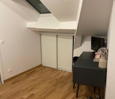 Saint-Mande Apartment | Renovated Room in Saint-Mandé - Family Friendly Stay!