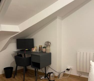 Saint-Mande Apartment | Renovated Room in Saint-Mandé - Family Friendly Stay!