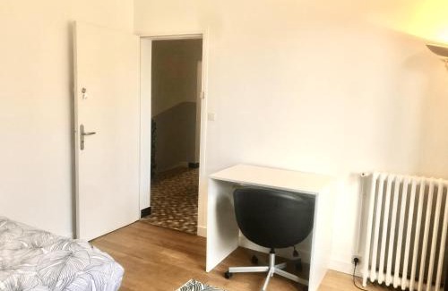 Sigoules House | Cozy Room in Sigoules with Kitchen & Family-Friendly Perks