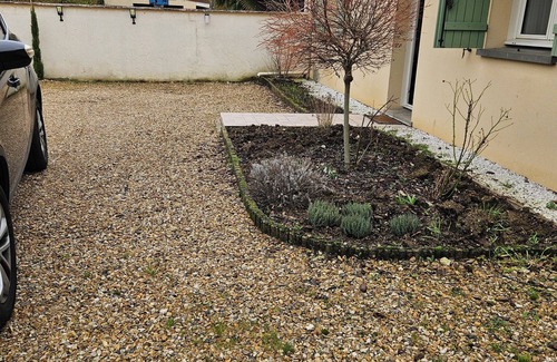 Montereau-Fault-Yonne House | Romantic Lake View Retreat with Spa and Breakfast Included