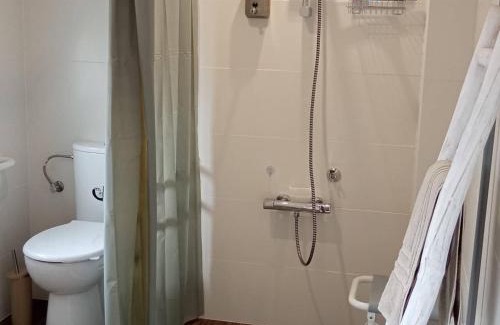 Noyers Bed & Breakfast | Elegant Room with Wi-Fi, Parking & Family-Friendly Amenities