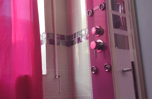 Bas du Fort Bed & Breakfast | Cozy Room Near Beaches with Family-Friendly Kitchen