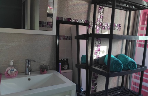 Bas du Fort Bed & Breakfast | Cozy Room Near Beaches with Family-Friendly Kitchen