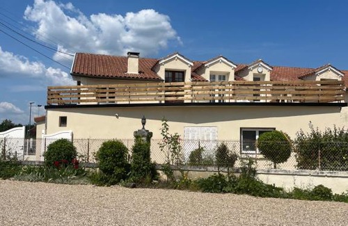 Mussidan House | Family-Friendly Kitchenette at Les Gites de la Gare